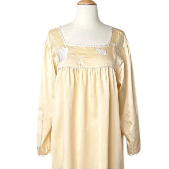 NATORI Classics Vintage Embroidered Nightgown Butter Yellow Square Neck - Picture 4 of 15